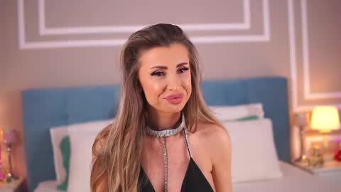 Snapshot of enjoyableemma chatting on 02-27-25, 10:37 Emma online show from 02-27-25, 10:37