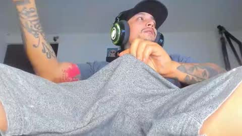 Snapshot of enjoymycock99 chatting on 11-01-25, 05:20 enjoymycock99 online show from 11-01-25, 05:20