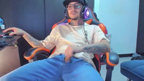 Snapshot of enjoymycock99 chatting on 11-16-25, 05:46 enjoymycock99 online show from 11-16-25, 05:46