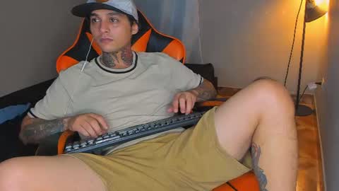 Snapshot of enjoymycock99 chatting on 07-10-26, 03:33 enjoymycock99 online show from 07-10-26, 03:33