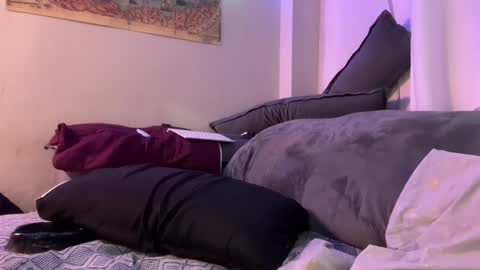 Snapshot of enjoythetrip chatting on 12-04-25, 11:19 Luke online show from 12-04-25, 11:19