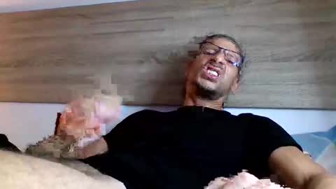 Snapshot of enri222 chatting on 10-22-25, 10:09 rineking online show from 10-22-25, 10:09