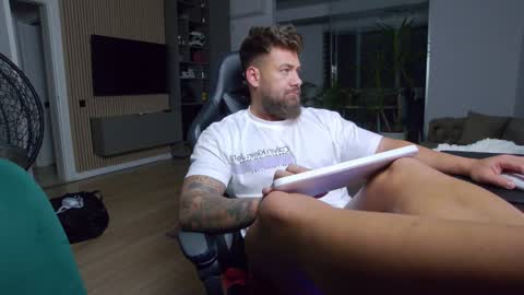 Erik online show from 01-26-25, 10:35