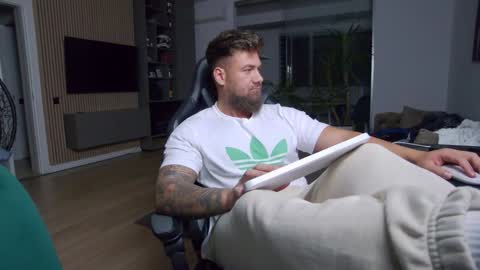 Erik online show from 02-03-25, 06:49