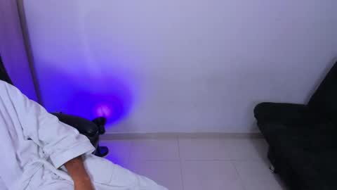Snapshot of enyel_100 chatting on 05-27-26, 04:42 enyel_100 online show from 05-27-26, 04:42