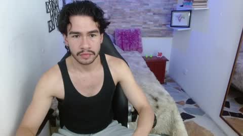 Snapshot of enzo_morelli chatting on 03-28-26, 01:43 Enzo online show from 03-28-26, 01:43