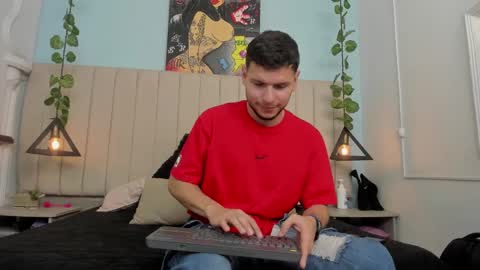 Snapshot of enzo_rivas chatting on 10-27-25, 03:49 ENZO online show from 10-27-25, 03:49