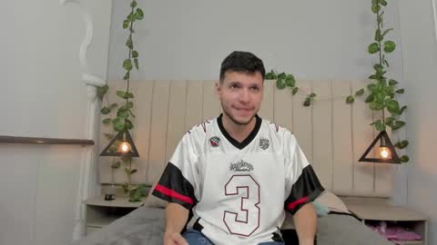 Snapshot of enzo_rivas chatting on 10-30-25, 03:02 ENZO online show from 10-30-25, 03:02