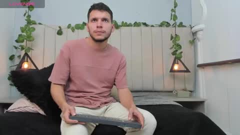 Snapshot of enzo_rivas chatting on 11-11-25, 03:23 ENZO online show from 11-11-25, 03:23