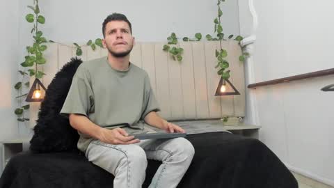 Snapshot of enzo_rivas chatting on 11-13-25, 02:27 ENZO online show from 11-13-25, 02:27