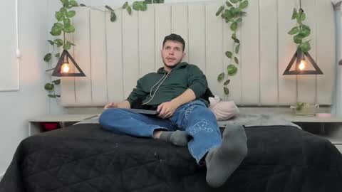 Snapshot of enzo_rivas chatting on 11-14-25, 02:38 ENZO online show from 11-14-25, 02:38