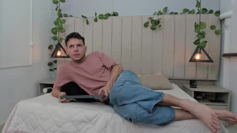 Snapshot of enzo_rivas chatting on 11-28-25, 02:42 ENZO online show from 11-28-25, 02:42