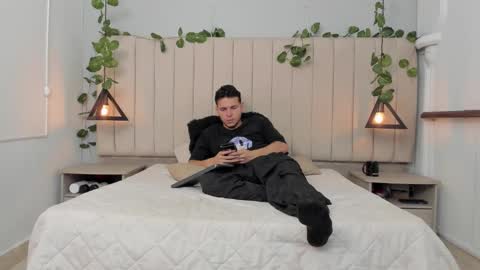 Snapshot of enzo_rivas chatting on 11-29-25, 03:26 ENZO online show from 11-29-25, 03:26