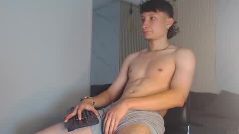 Snapshot of enzo_steel chatting on 09-26-25, 02:15 enzo_steel online show from 09-26-25, 02:15