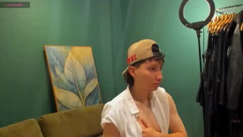 Snapshot of enzo_steel chatting on 10-19-25, 06:41 enzo_steel online show from 10-19-25, 06:41