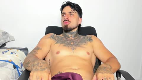 Enzo Aren online show from 10-31-25, 12:22