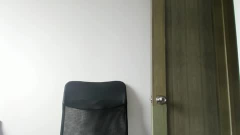 Enzo Aren online show from 11-27-25, 07:38