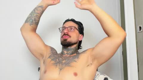 Enzo Aren online show from 11-28-25, 06:32