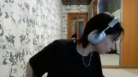 Lucy NEXT STREAM January 5 HNY  online show from 04-09-26, 09:15