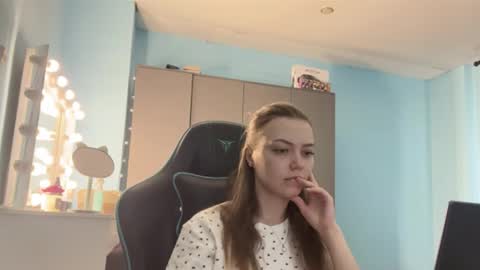 Lily online show from 03-10-26, 05:34