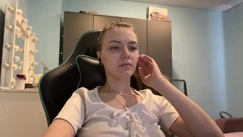 Lily online show from 04-21-26, 03:02