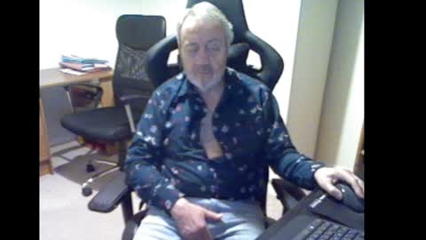 erasmus_d online show from 12-31-24, 06:13