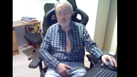 erasmus_d online show from 01-04-25, 05:58