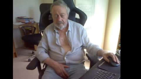 Snapshot of erasmus_d chatting on 04-23-26, 04:20 erasmus_d online show from 04-23-26, 04:20