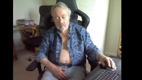Snapshot of erasmus_d chatting on 04-27-26, 05:00 erasmus_d online show from 04-27-26, 05:00