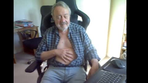 Snapshot of erasmus_d chatting on 04-28-26, 04:23 erasmus_d online show from 04-28-26, 04:23