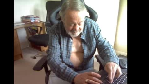 Snapshot of erasmus_d chatting on 05-12-26, 05:10 erasmus_d online show from 05-12-26, 05:10