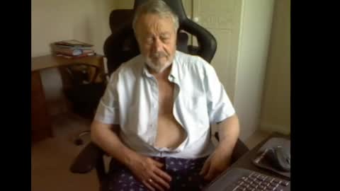 Snapshot of erasmus_d chatting on 05-26-26, 10:55 erasmus_d online show from 05-26-26, 10:55