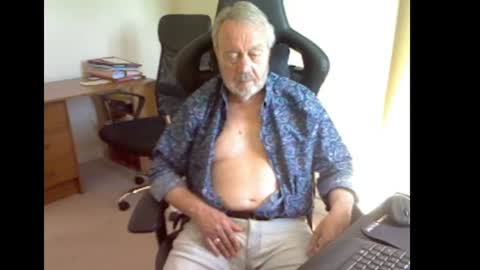 Snapshot of erasmus_d chatting on 06-13-26, 04:38 erasmus_d online show from 06-13-26, 04:38
