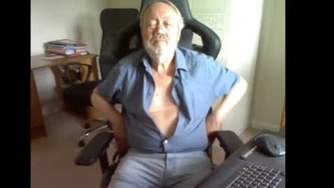 Snapshot of erasmus_d chatting on 06-17-26, 04:30 erasmus_d online show from 06-17-26, 04:30