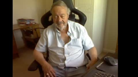 Snapshot of erasmus_d chatting on 07-08-26, 09:25 erasmus_d online show from 07-08-26, 09:25