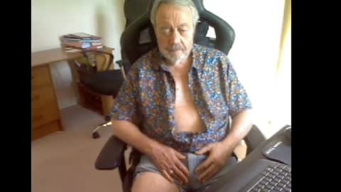 Snapshot of erasmus_d chatting on 07-26-26, 04:58 erasmus_d online show from 07-26-26, 04:58
