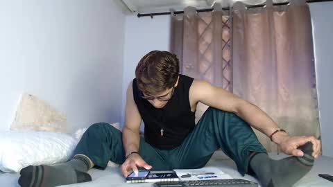 Eren Lee online show from 05-22-26, 04:01