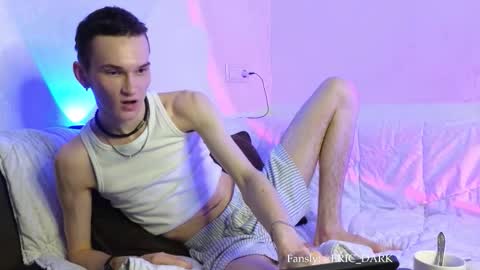 Snapshot of eric_dark chatting on 09-14-25, 06:29 Eric online show from 09-14-25, 06:29