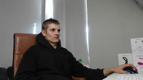 Snapshot of eric_poston chatting on 09-19-25, 08:05 online show from 09-19-25, 08:05