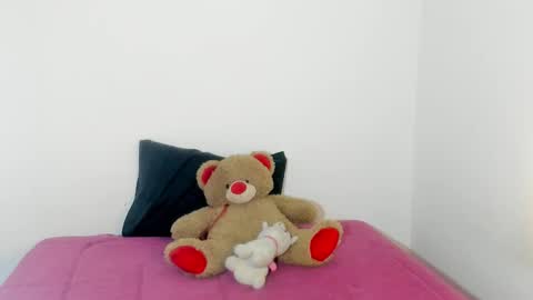 Snapshot of ericbana_ chatting on 11-15-25, 03:15 Dayanna online show from 11-15-25, 03:15