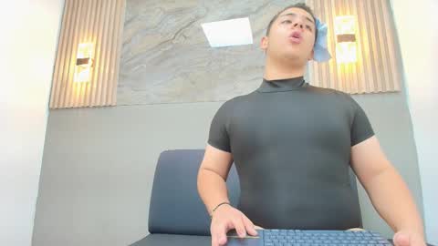 Snapshot of erick_craig chatting on 01-07-26, 08:00 Erick online show from 01-07-26, 08:00