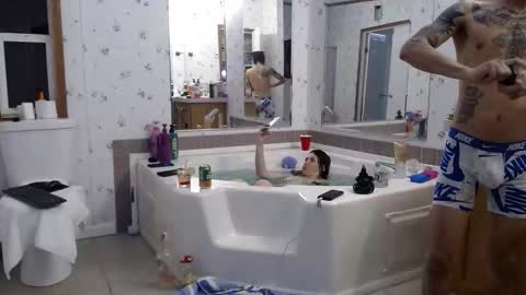 Snapshot of erick_martinezz chatting on 12-04-25, 03:05 erick online show from 12-04-25, 03:05