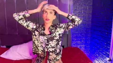 Snapshot of erick_velveth chatting on 11-17-25, 02:06 erick online show from 11-17-25, 02:06