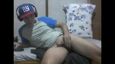 Snapshot of erickfitnes chatting on 02-11-26, 12:37 Masturbation online show from 02-11-26, 12:37