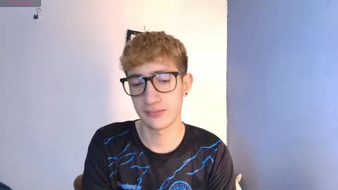 Snapshot of erik_golden_ chatting on 05-01-26, 08:02 I am Erik online show from 05-01-26, 08:02