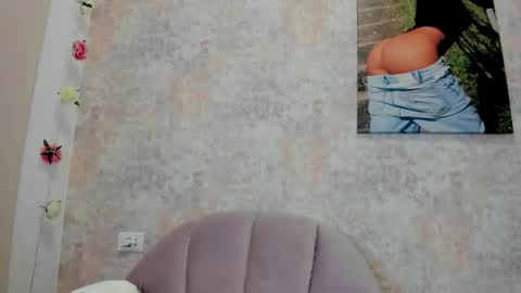 Erikabeee online show from 12-17-25, 06:41