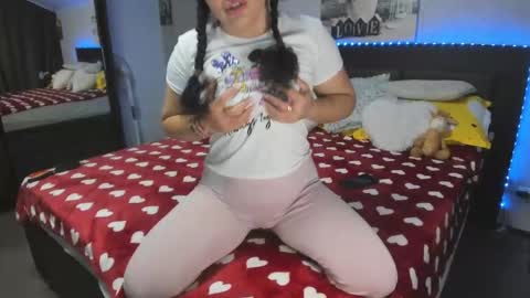 Snapshot of erikagold chatting on 05-02-26, 03:33 ErikaGold online show from 05-02-26, 03:33