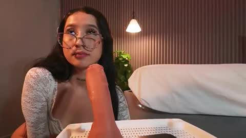 Eri  online show from 03-25-26, 07:42