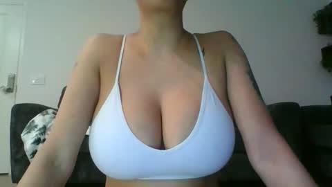 erin2025 online show from 12-01-25, 01:32