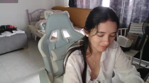 Snapshot of erina_1 chatting on 03-31-26, 05:24 erina_1 online show from 03-31-26, 05:24